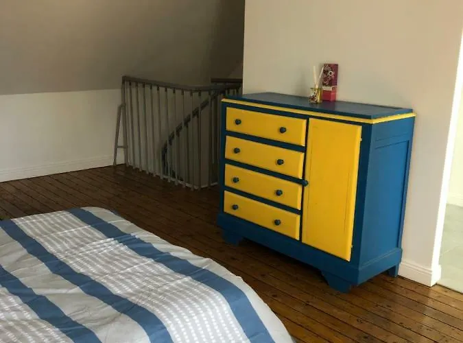 à 2 Minutes De La 5 Places *