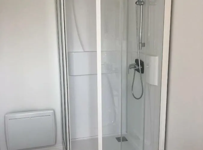 à 2 Minutes De La 5 Places