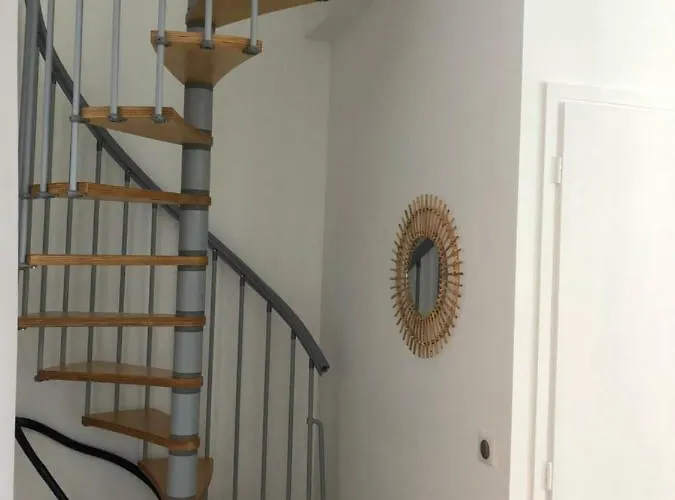 à 2 Minutes De La 5 Places Appartement *